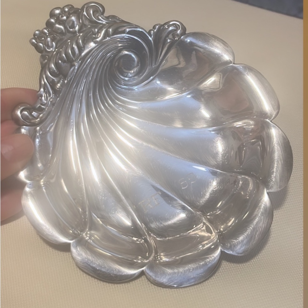 Eloquence by Lunt 1953 Butter Pat Shell